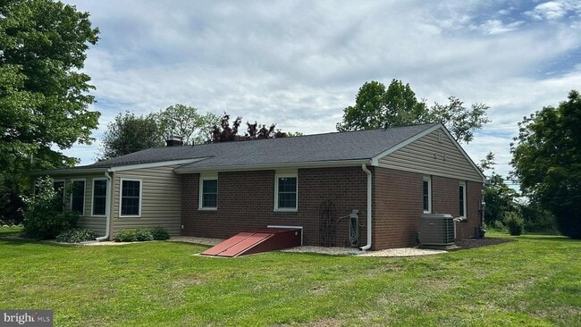 Building Photo - 541 Cheyney Rd