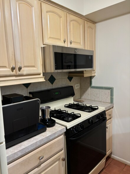 Building Photo - 484 Timber Ridge Dr