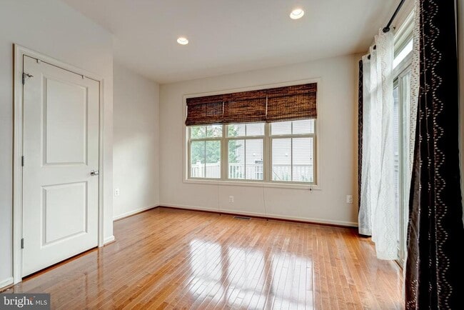 Building Photo - 42541 Dreamweaver Dr