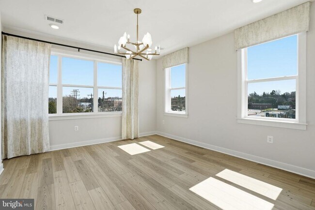 Building Photo - 3599 Aster St