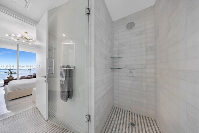 Building Photo - 700 NE 26th Terrace