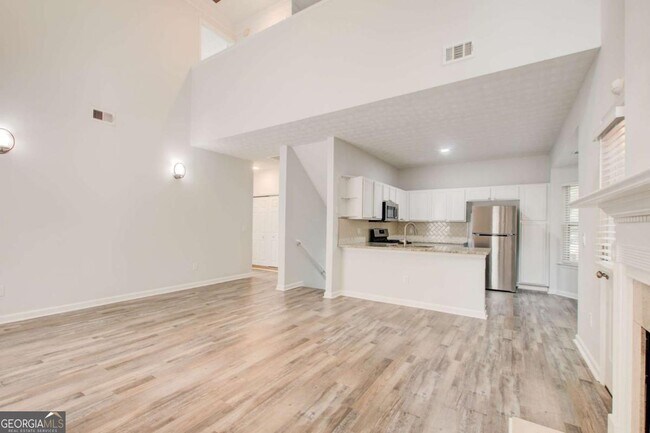 Building Photo - 2470 Stonegate Dr