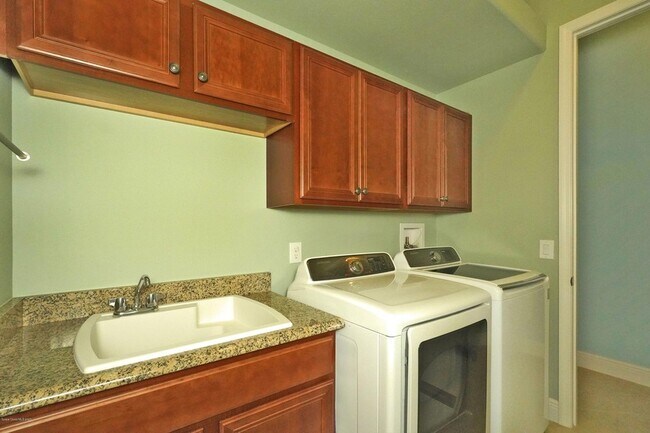 Building Photo - 374 Point Lobos Dr