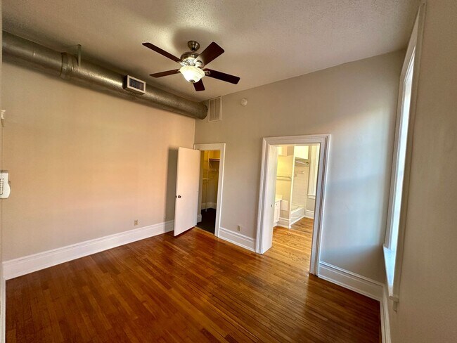 Building Photo - 217 Abercorn St