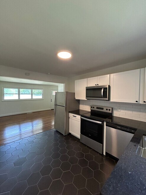 Building Photo - 3761 Avera Ave