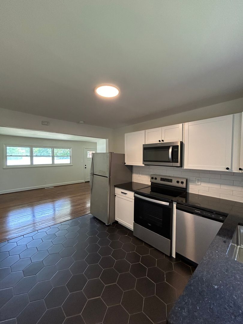 Building Photo - 3761 Avera Ave