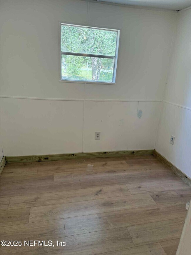 Building Photo - 707 Dawn Ave