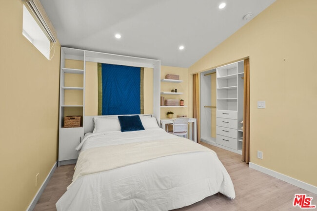 Building Photo - 777 El Medio Ave