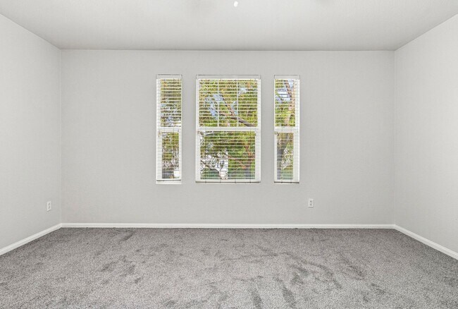 Building Photo - 2175 Condor Dr