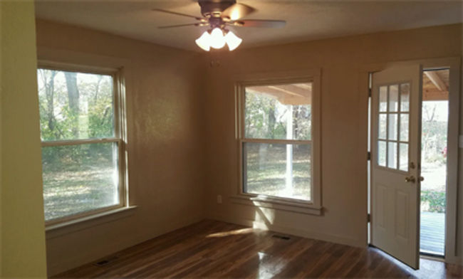 Building Photo - 541 W Belmont Ave