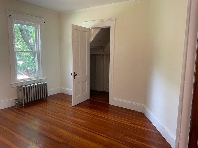 Building Photo - 34 Day Ave