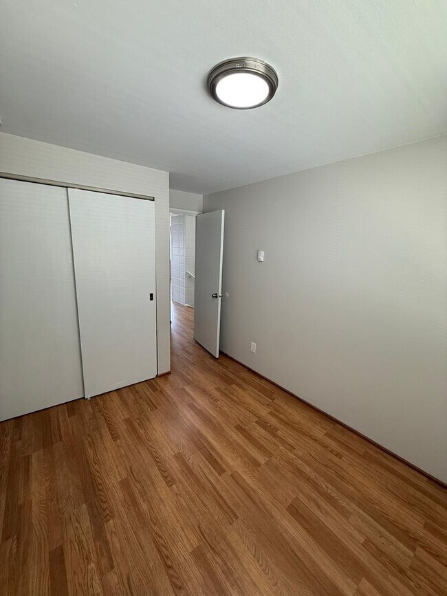 Building Photo - 3-Bedroom North Green Lake Townhouse-Style...