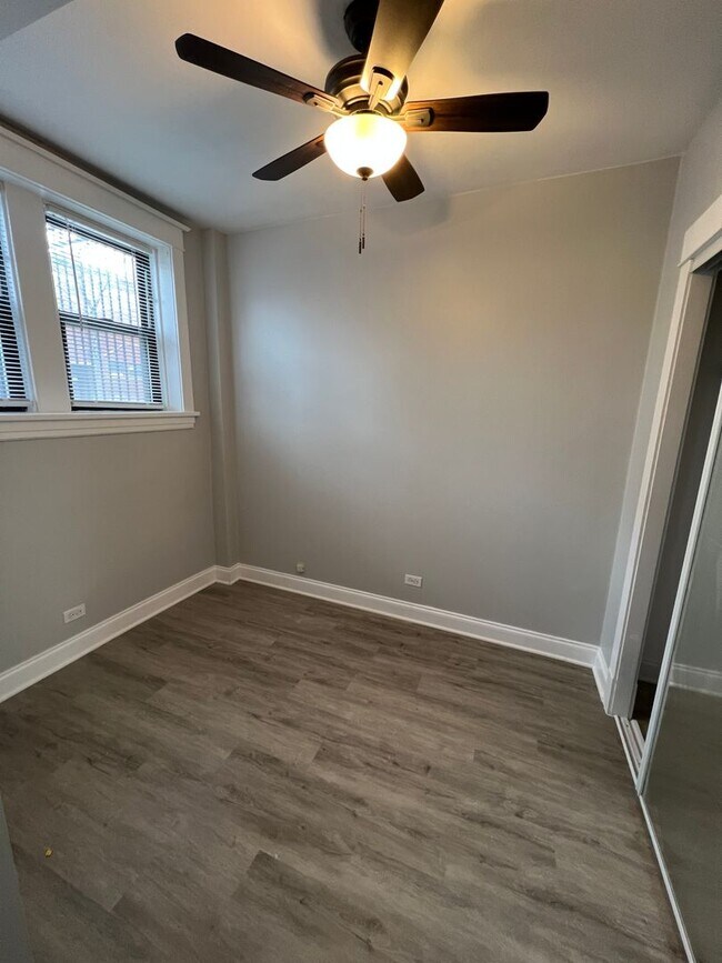 Building Photo - 3614 N. Paulina-3614-G