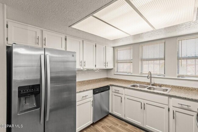 Building Photo - 4528 R L Shoemaker Dr