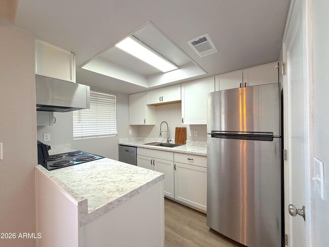 Building Photo - 2013 N Hunt Cir