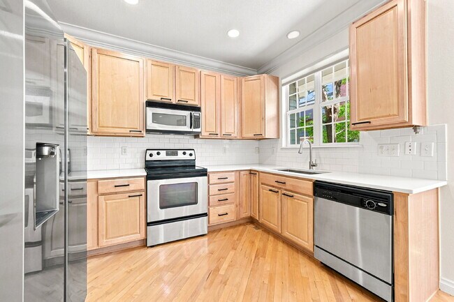 Building Photo - $2,795.95 with $300 Off the first month's rent, 2 Beds - 2.5 Bath, Townhome in Lone Tree with Bal...