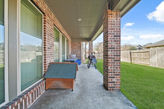 Building Photo - 2523 Crossvine Dr