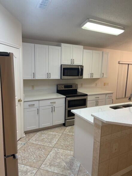 Building Photo - 13401 White Elk Loop