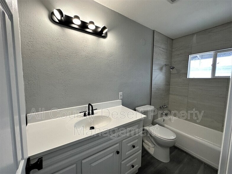 Building Photo - 33891 Via De Anza