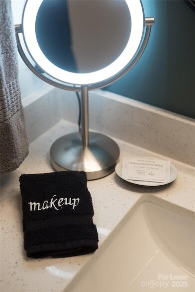 Building Photo - 3945 Rockfern Rd