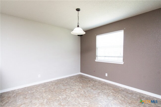Building Photo - 2604 Hector Dr