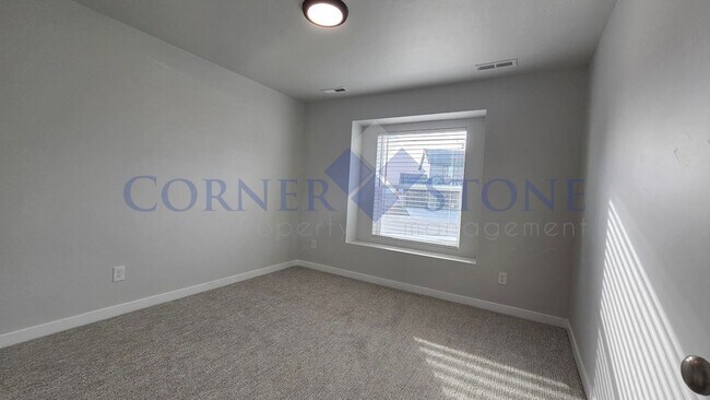 Building Photo - Like New Home With Community Pool!