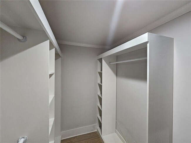 Building Photo - 1129 Graymont Dr SW