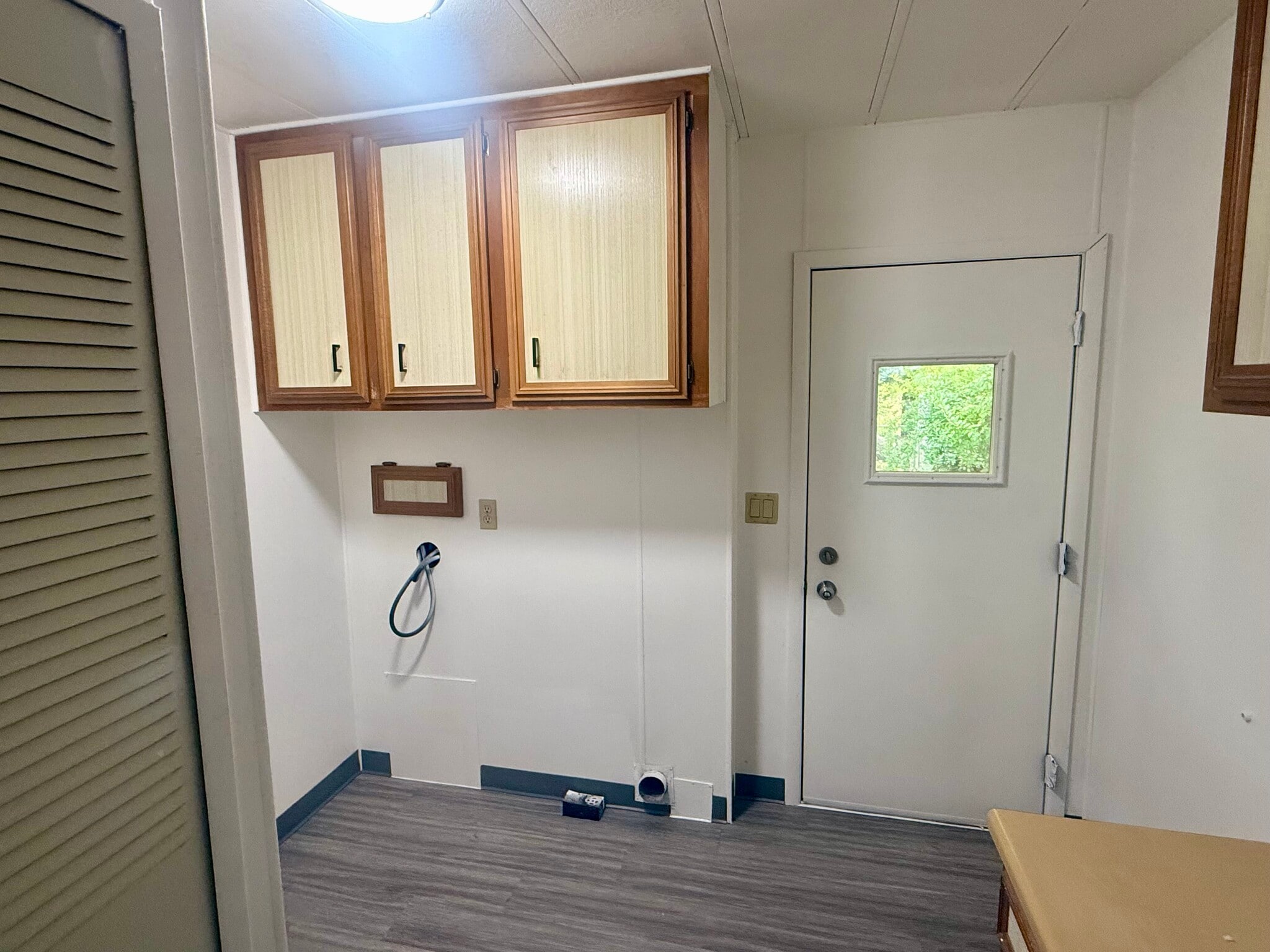 Laundry Room - 625 S Evergreen Rd