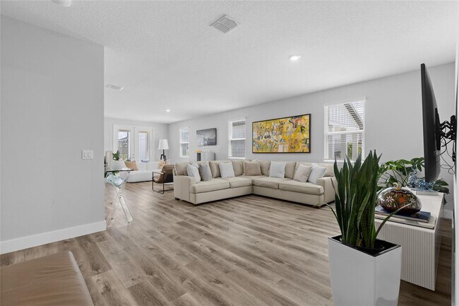 Building Photo - 2205 Broadbrook Dr