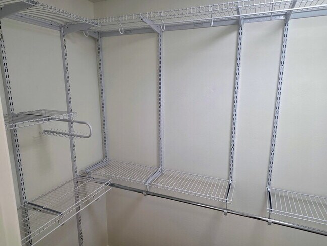 Building Photo - 2215 NW Bayberry Ln