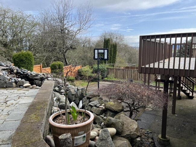 Building Photo - 15715 SE Bybee Dr