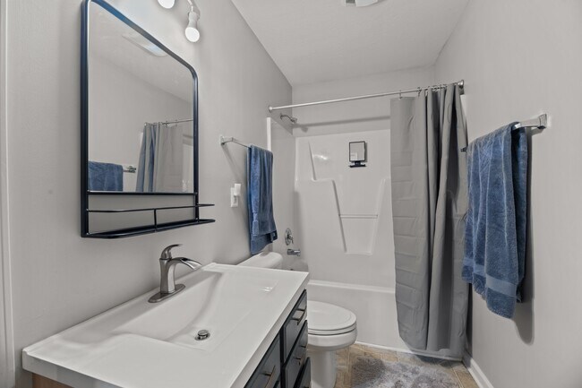 Building Photo - 131 Oakley Dr