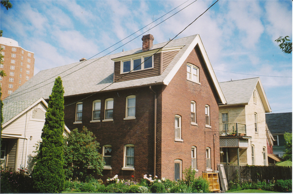 Building Photo - 1876 N Warren Ave