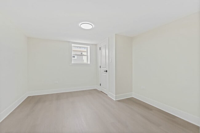 Building Photo - 9419 S St Lawrence Ave