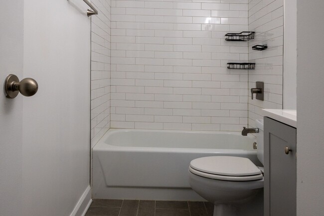 Building Photo - Streeterville Upgraded 2b/2b High-rise Condo