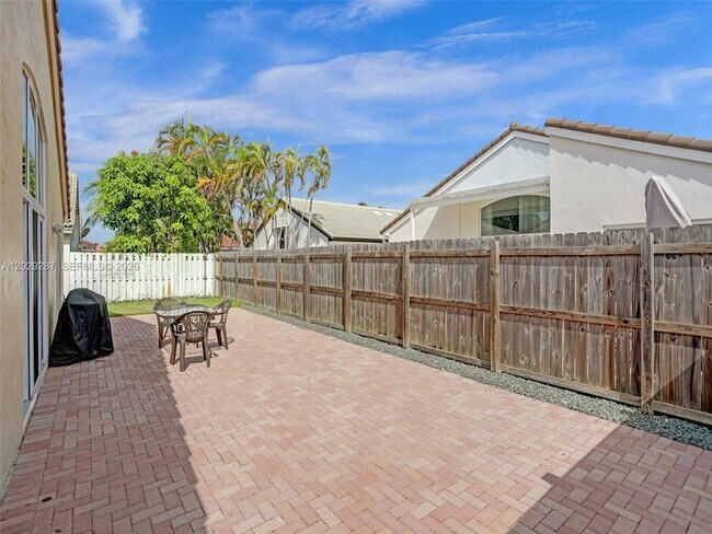 Building Photo - 16541 NW 5th St
