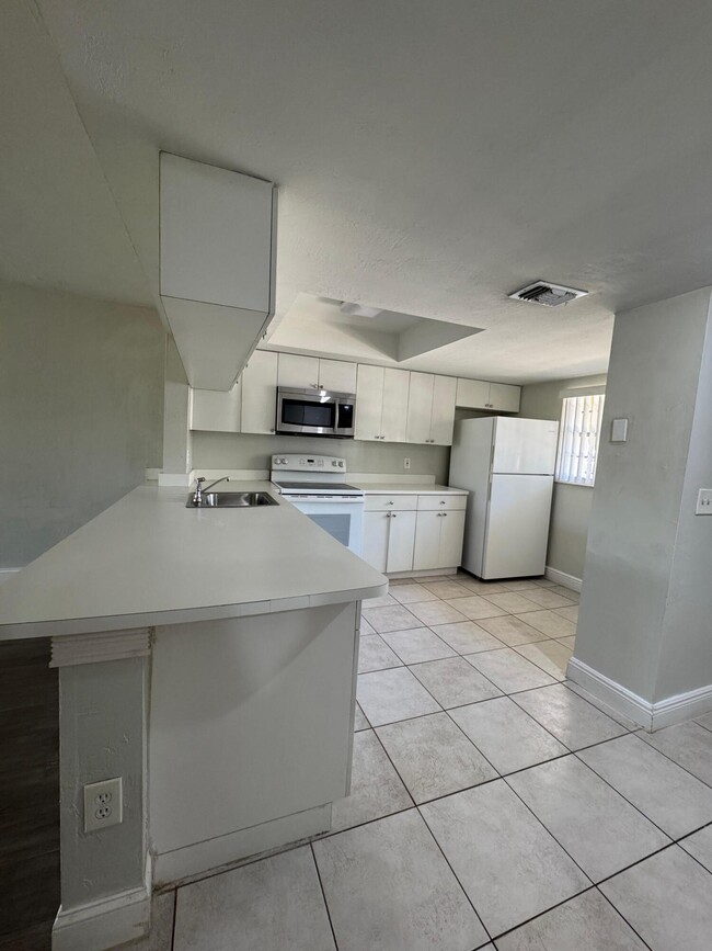 Building Photo - 803 Palm Beach Trace Dr