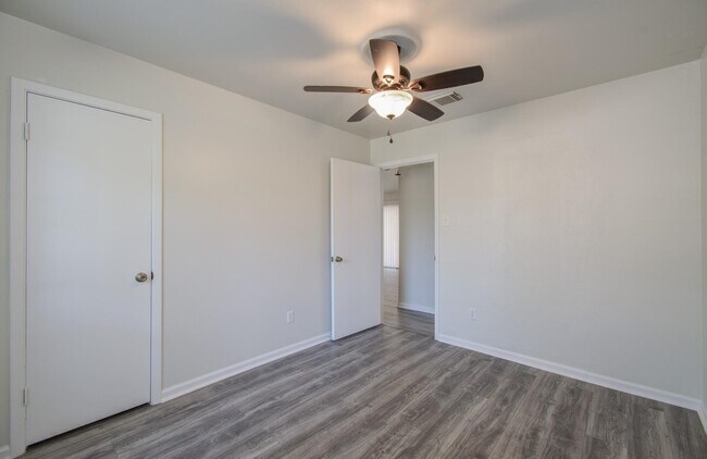 Building Photo - 15611 La Casa Ln