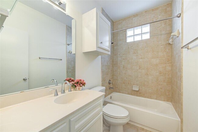 Building Photo - 11508 Main Cedar Dr
