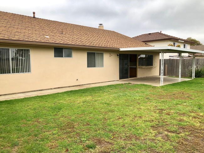 Building Photo - Updated Home just below Foothill!