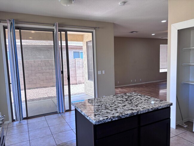 Building Photo - 2720 E Hulet Dr