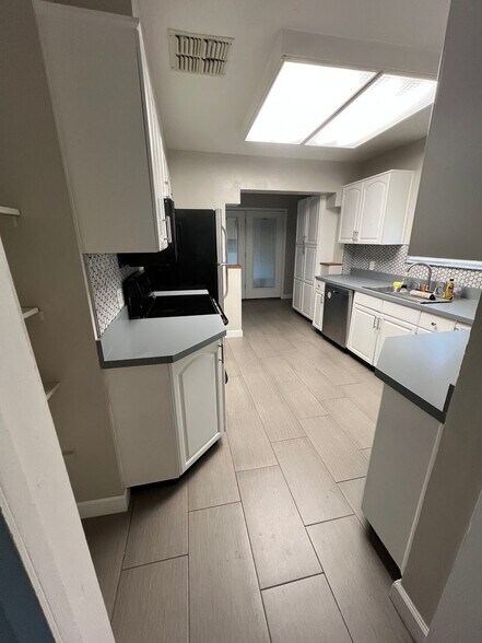 Building Photo - 2540 Elyria Ave