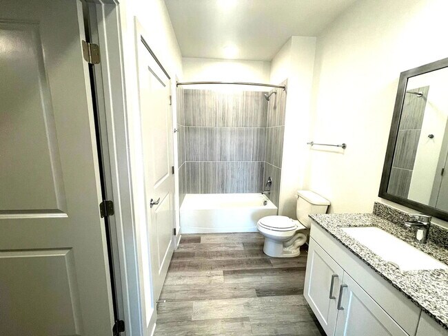 Building Photo - 2601 N Austin Ave