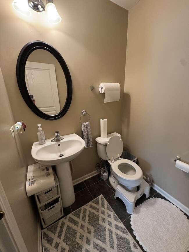 Building Photo - 207 Black Hill Dr