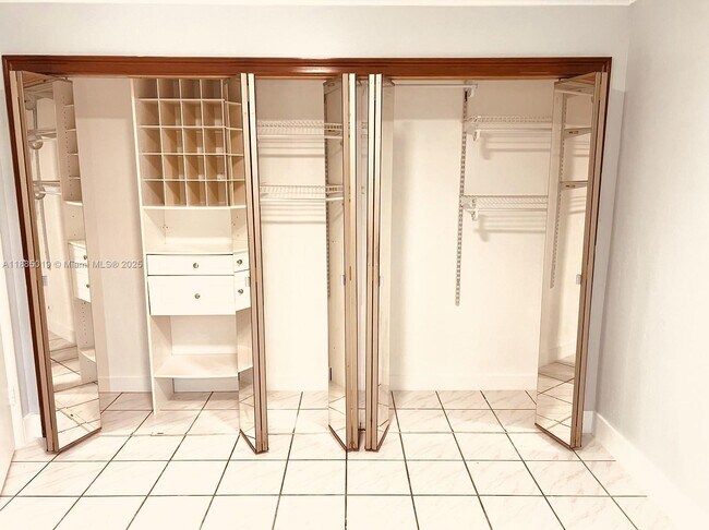 Building Photo - 1575 W 53rd St