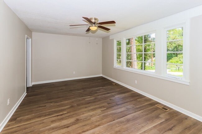 Building Photo - 4582 Shadow Lawn Dr