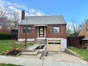 Building Photo - Adorable 3 bedroom 1 bath with garage