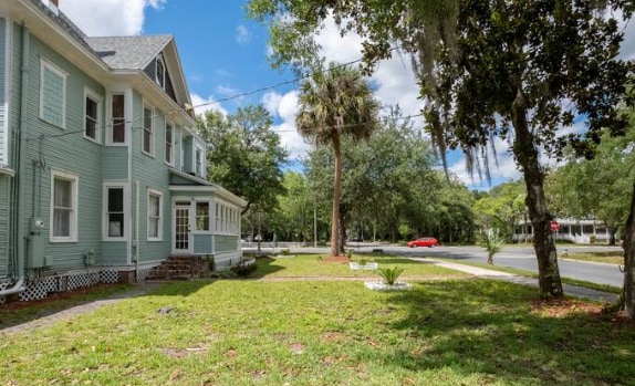 Building Photo - 735 E University Ave