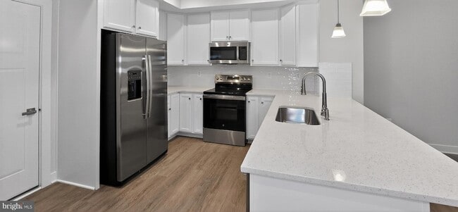 Building Photo - 2542 -A Verona Pl