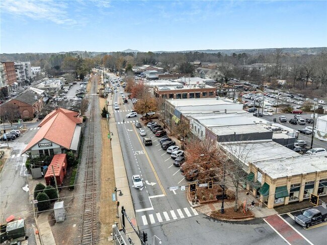 Building Photo - 241 Village Square Dr